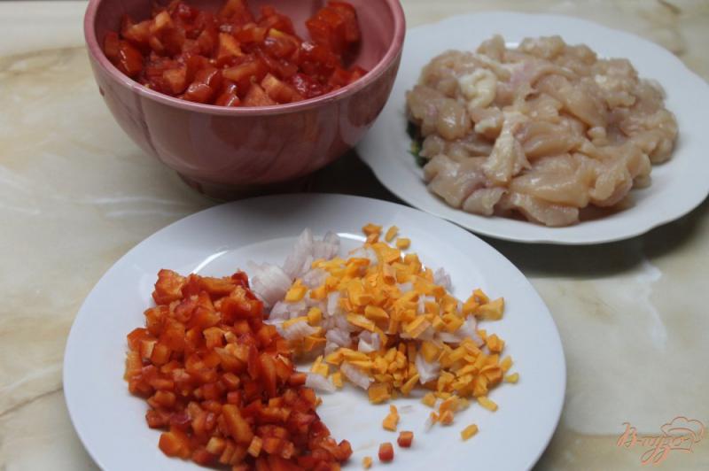 Фото приготовление рецепта: Домашняя лазанья с куриным мясом и помидорами шаг №3