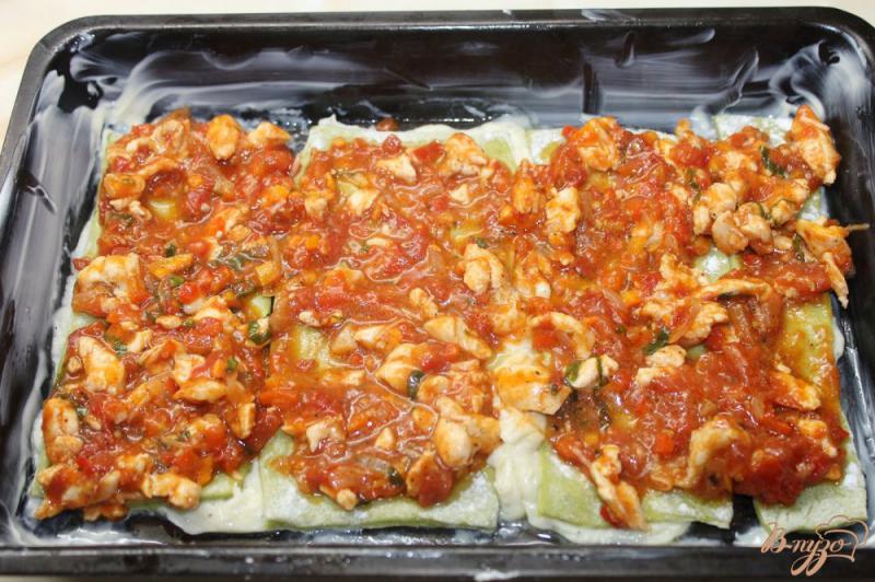 Фото приготовление рецепта: Домашняя лазанья с куриным мясом и помидорами шаг №12