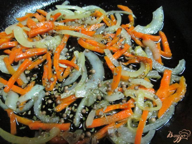 Фото приготовление рецепта: Салат из риса с чечевицей шаг №3