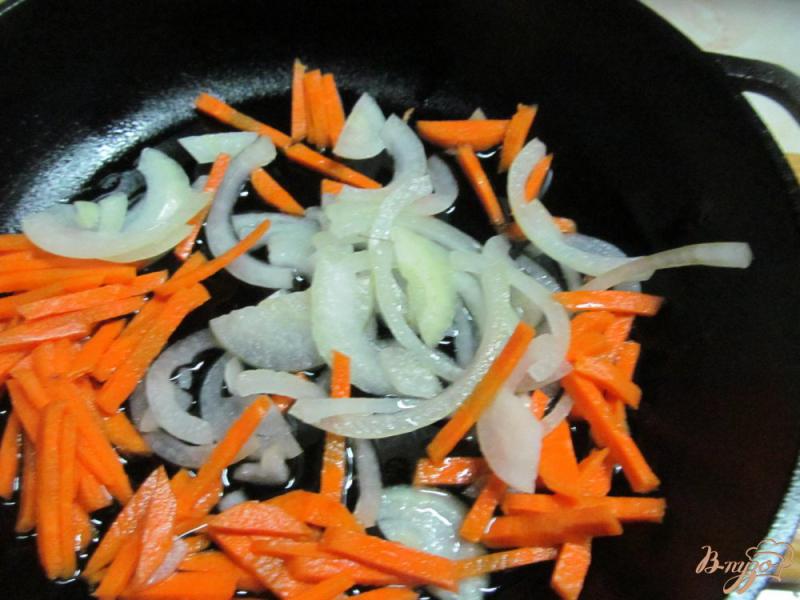 Фото приготовление рецепта: Салат из риса с чечевицей шаг №2