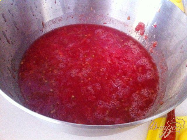 Фото приготовление рецепта: Баклажаны с перцем в томатном соусе шаг №4