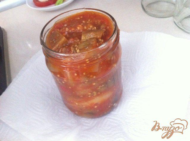Фото приготовление рецепта: Баклажаны с перцем в томатном соусе шаг №9