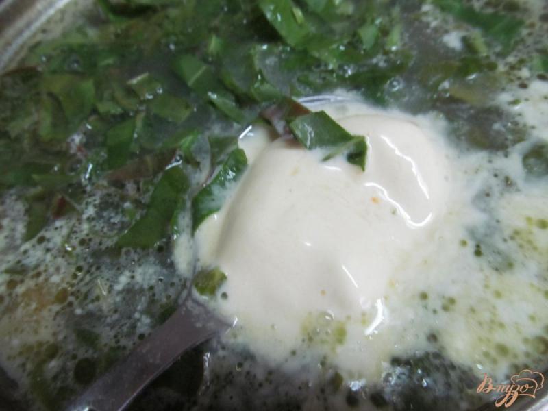 Фото приготовление рецепта: Суп с ботвой редиса и щавелем шаг №7