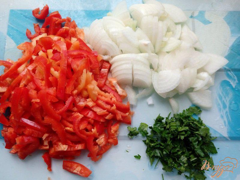 Фото приготовление рецепта: Салат на зиму из баклажанов с овощами по-корейски шаг №3