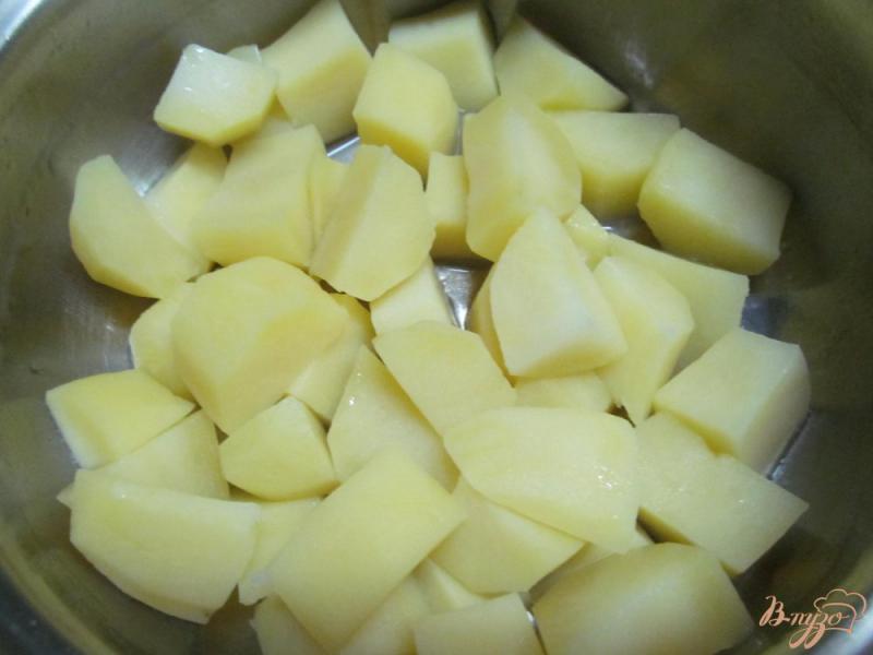 Фото приготовление рецепта: Теплый картофельный салат с сельдереем шаг №2