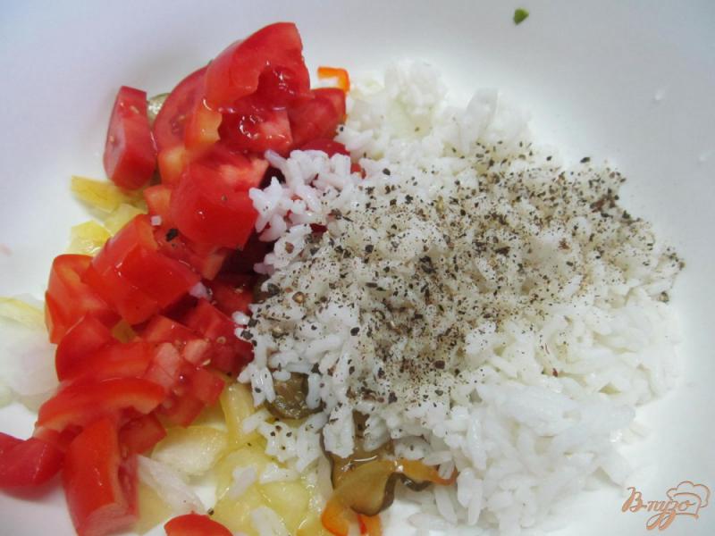 Фото приготовление рецепта: Салат из риса с овощами шаг №3