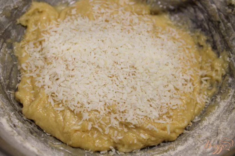 Фото приготовление рецепта: Печенье с кокосовой стружкой шаг №4
