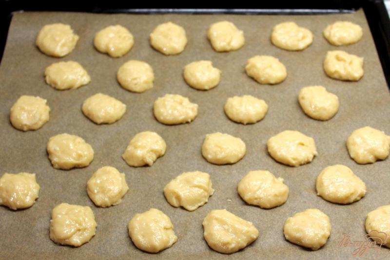 Фото приготовление рецепта: Печенье с кокосовой стружкой шаг №5
