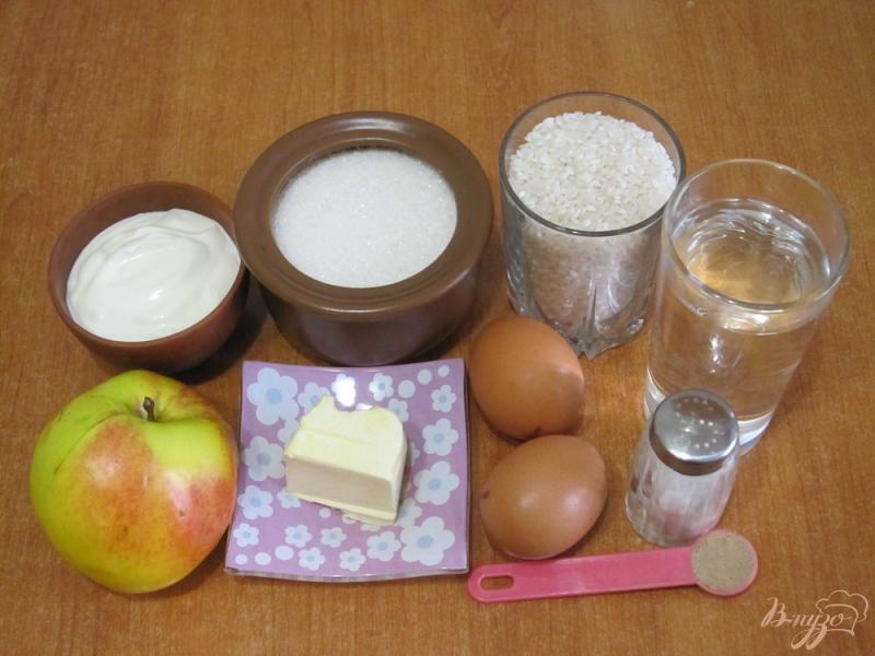Фото приготовление рецепта: Рисовый пудинг с яблоками шаг №1