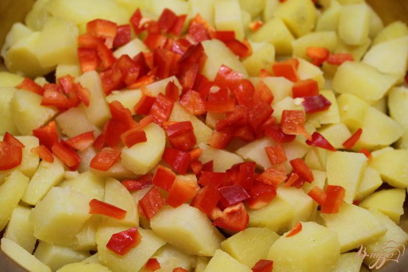 Фото приготовление рецепта: Картофельная запеканка с болгарским перцем шаг №3