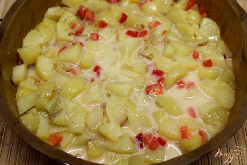 Фото приготовление рецепта: Картофельная запеканка с болгарским перцем шаг №6