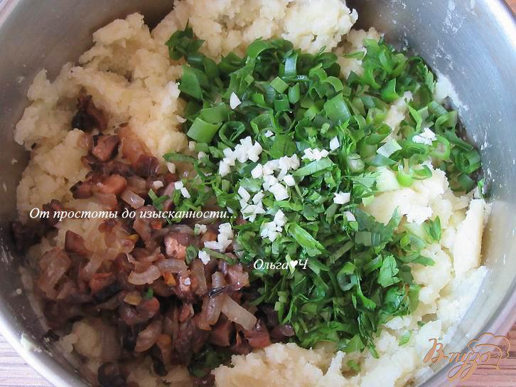 Фото приготовление рецепта: Финские картофельные лепешки с грибами и зеленым луком шаг №1