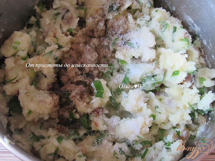 Фото приготовление рецепта: Финские картофельные лепешки с грибами и зеленым луком шаг №2