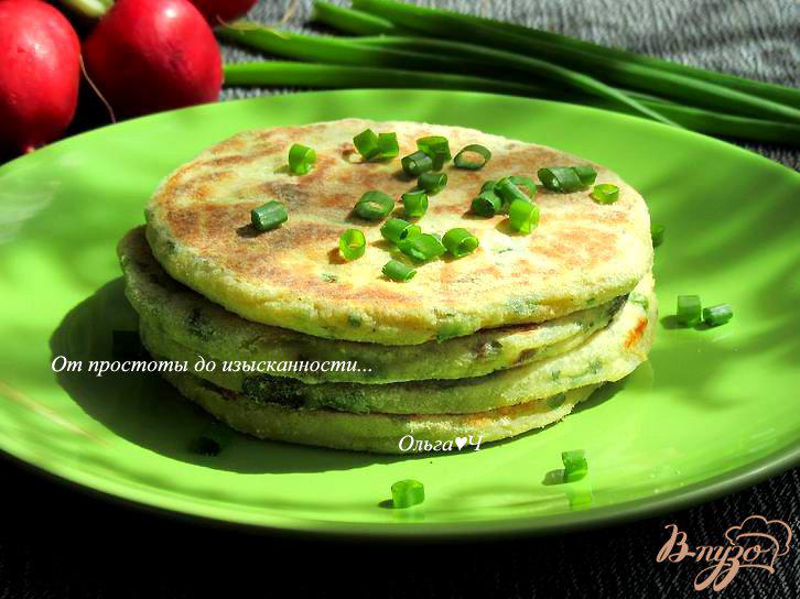 Фото приготовление рецепта: Финские картофельные лепешки с грибами и зеленым луком шаг №6