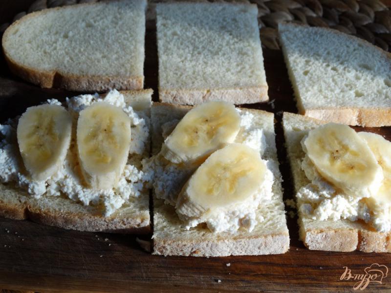 Фото приготовление рецепта: Ленивые ватрушки с бананом и творогом шаг №4