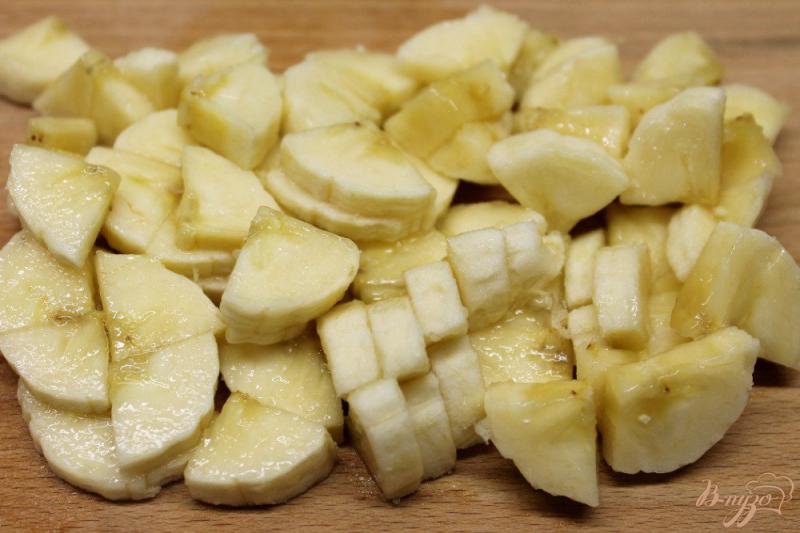 Фото приготовление рецепта: Бланманже с бананом и сиропом белой смородины шаг №4