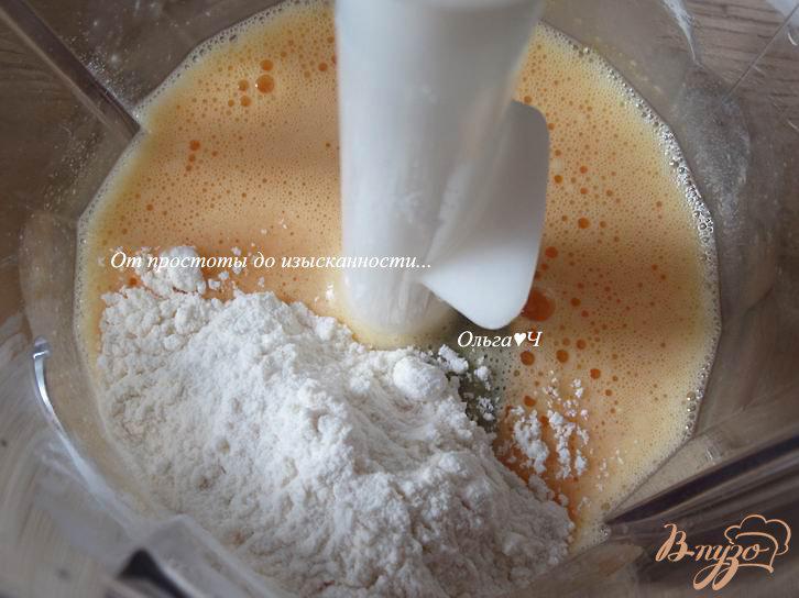 Фото приготовление рецепта: Пасхальные кексы с куркумой и цукатами шаг №5
