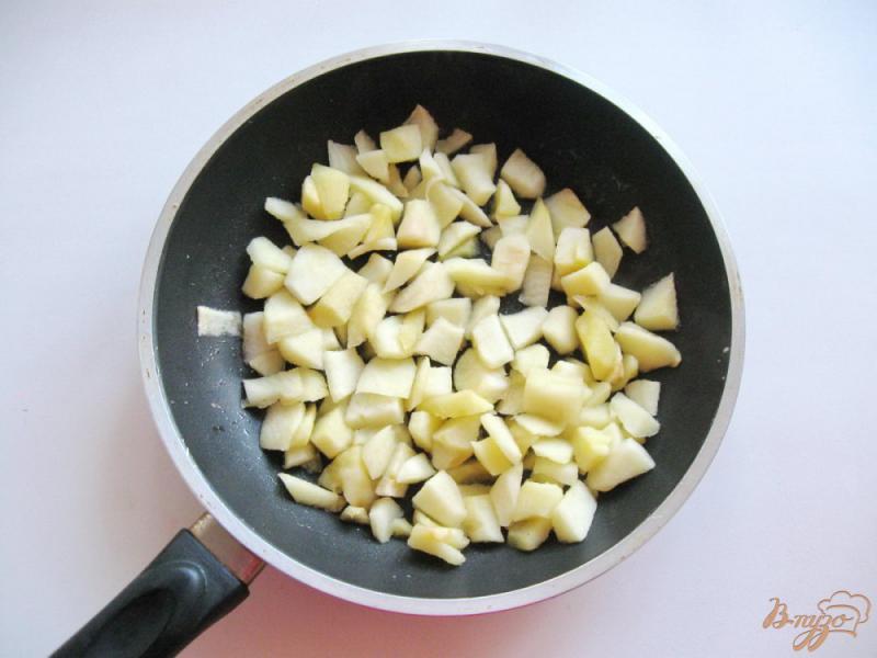 Фото приготовление рецепта: Круассаны с яблоками из слоеного теста шаг №1