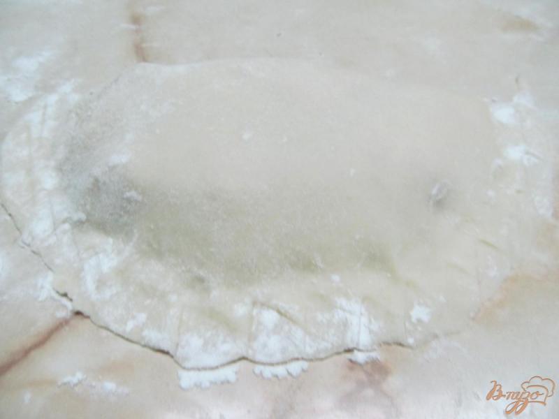 Фото приготовление рецепта: Чебуреки с фаршем и сыром шаг №9