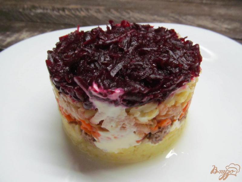 Фото приготовление рецепта: Салат с консервированным тунцом шаг №7