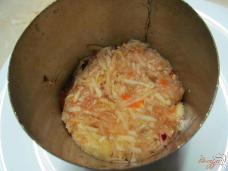 Фото приготовление рецепта: Салат с консервированным тунцом шаг №5