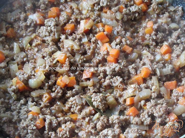 Фото приготовление рецепта: Мясная лазанья с рисовой бумагой шаг №3