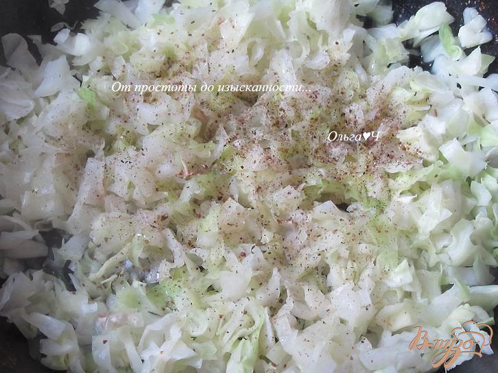 Фото приготовление рецепта: Чебуреки с капустой и шпинатом шаг №1