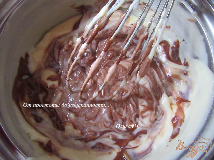 Фото приготовление рецепта: Торт-мусс «Два шоколада с личи» шаг №8