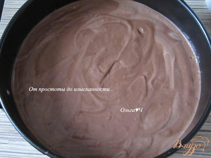 Фото приготовление рецепта: Торт-мусс «Два шоколада с личи» шаг №7