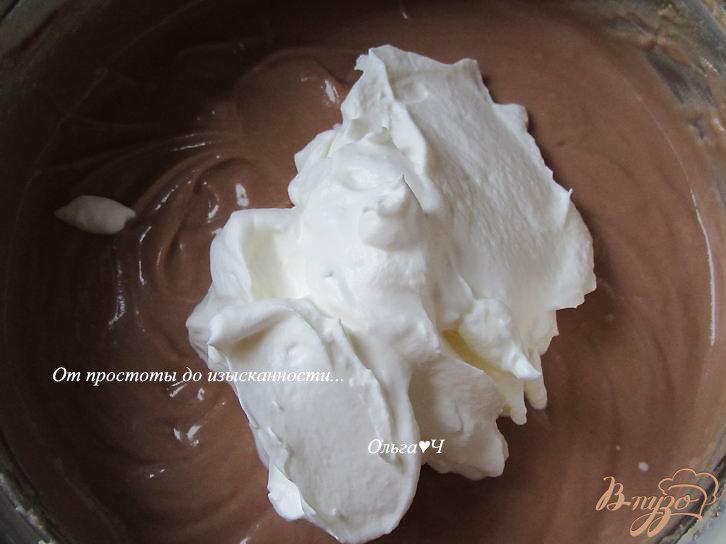 Фото приготовление рецепта: Торт-мусс «Два шоколада с личи» шаг №9