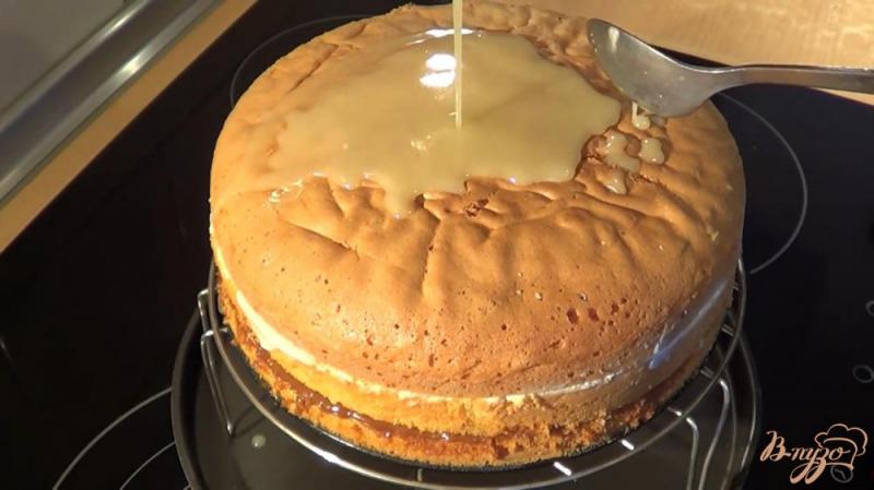 Фото приготовление рецепта: Белая глазурь для тортов и печенья шаг №4