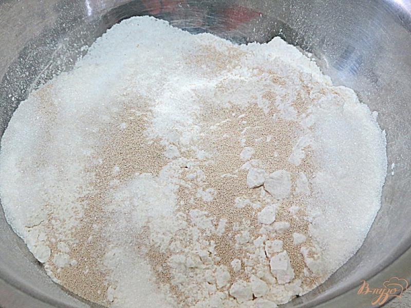 Фото приготовление рецепта: Дрожжевое тесто на растительном масле для печеных пирожков шаг №2