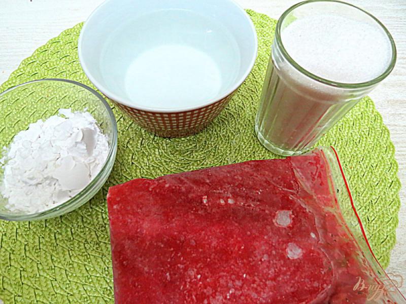Фото приготовление рецепта: Кисель клубничный из мороженого клубничного пюре шаг №1