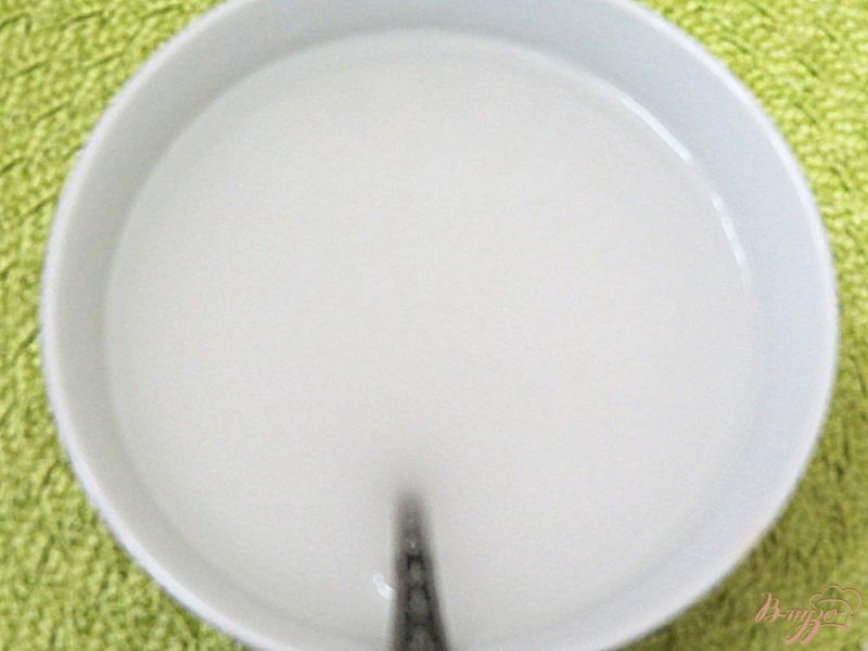 Фото приготовление рецепта: Кисель клубничный из мороженого клубничного пюре шаг №3