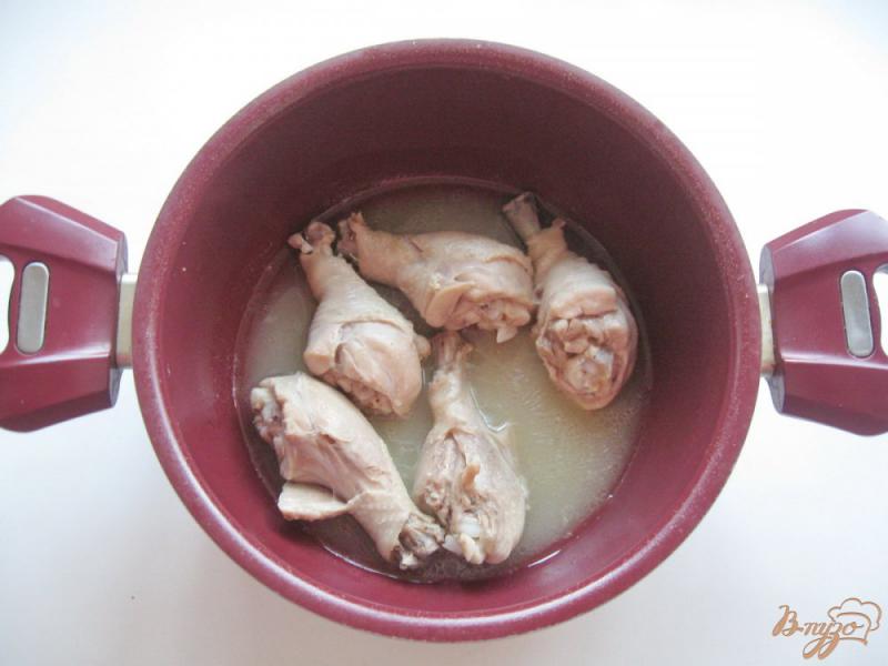 Фото приготовление рецепта: Диетический плов с куриными голенями шаг №2