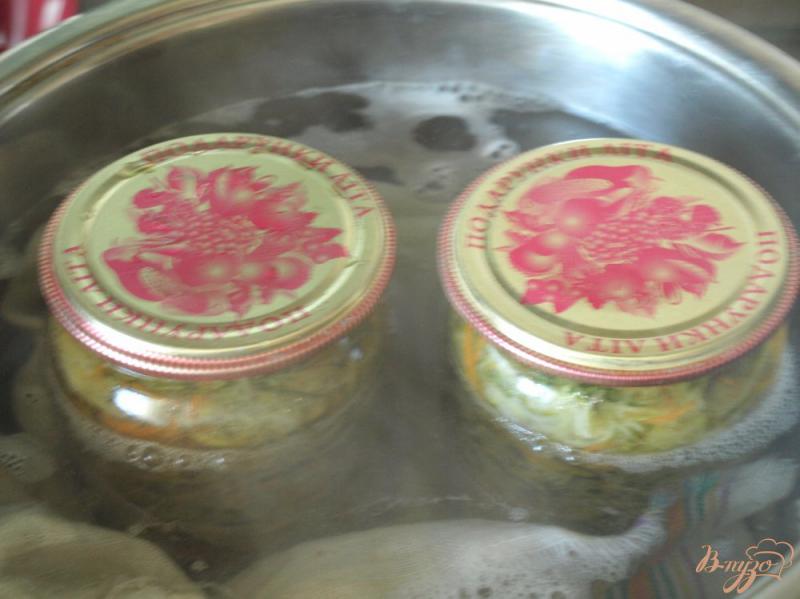 Фото приготовление рецепта: Салат из огурцов по-корейски на зиму шаг №5