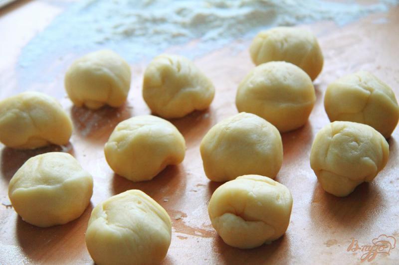 Фото приготовление рецепта: Молдавские пирожки Вэрзэре с тушеной капустой шаг №9