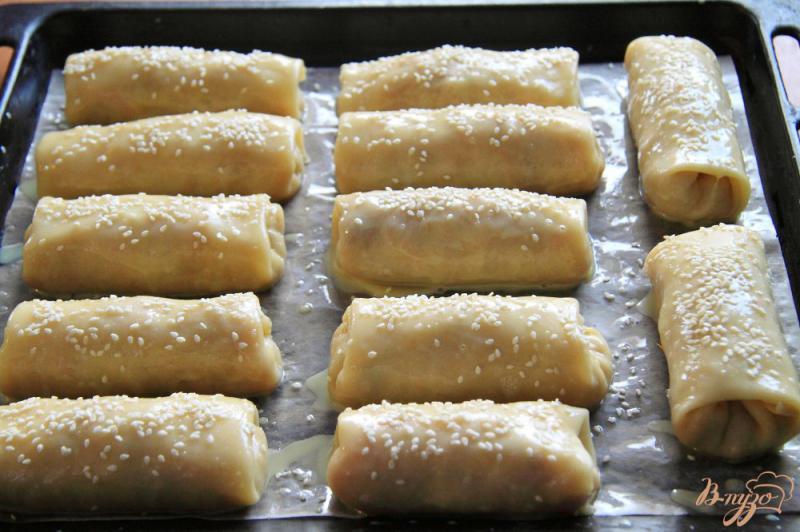 Фото приготовление рецепта: Молдавские пирожки Вэрзэре с тушеной капустой шаг №15