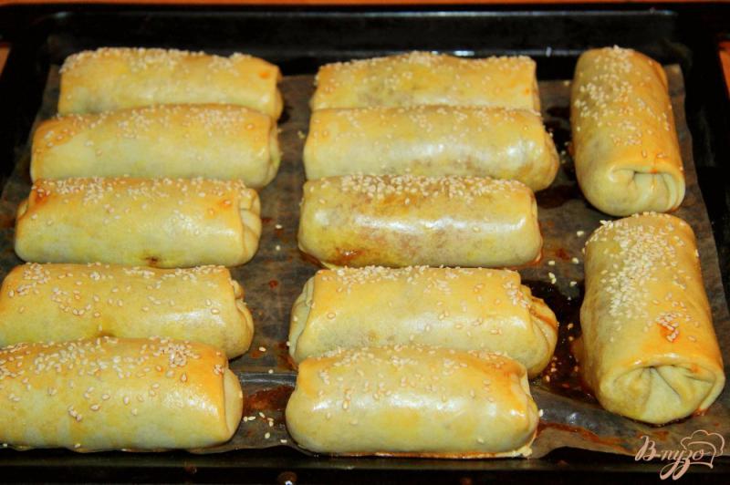 Фото приготовление рецепта: Молдавские пирожки Вэрзэре с тушеной капустой шаг №16