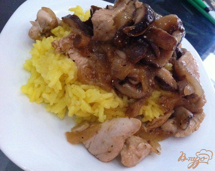 Фото приготовление рецепта: Рагу из куриного филе и грибов шиитаки с рисом шаг №10