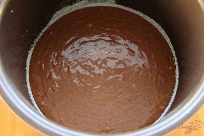 Фото приготовление рецепта: Шоколадный бисквит в мультиварке шаг №5