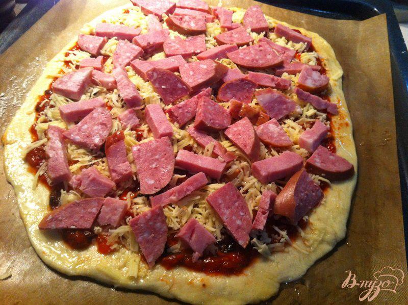 Фото приготовление рецепта: Пицца мясная шаг №4