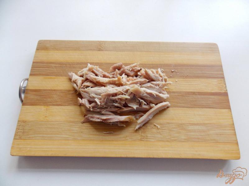 Фото приготовление рецепта: Лапша с отварной курицей в соусе шаг №4