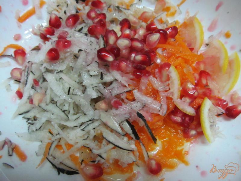 Фото приготовление рецепта: Постный овощной салат с гранатовыми зернами шаг №2