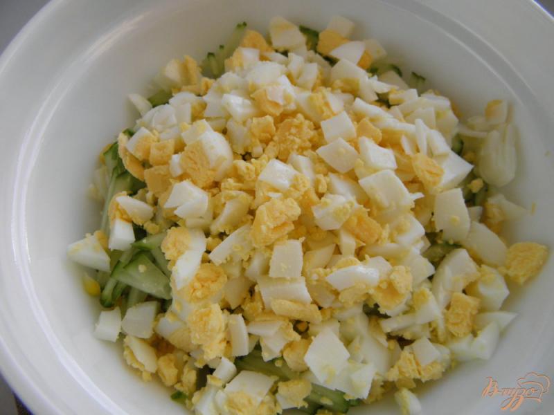 Фото приготовление рецепта: Крабовый салат с рисом шаг №4