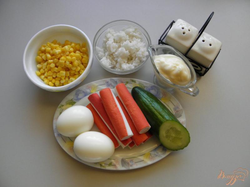Фото приготовление рецепта: Крабовый салат с рисом шаг №1