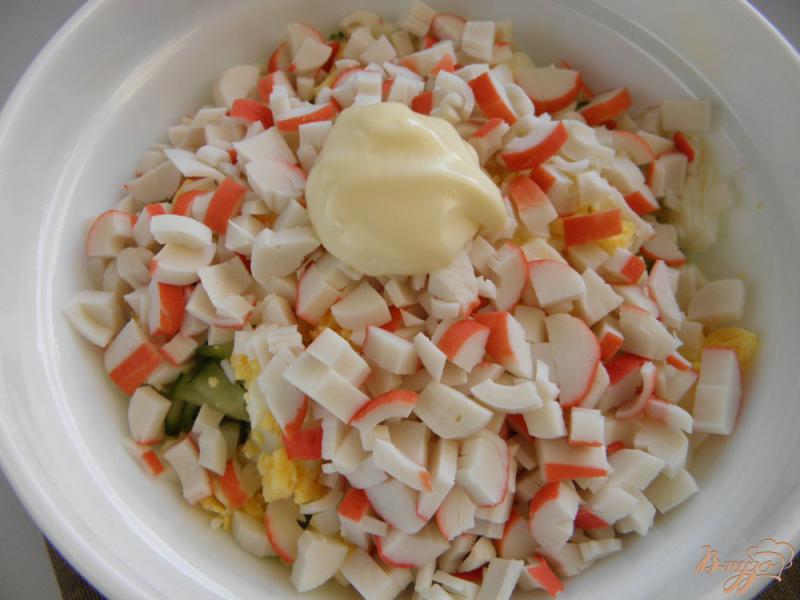 Фото приготовление рецепта: Крабовый салат с рисом шаг №5