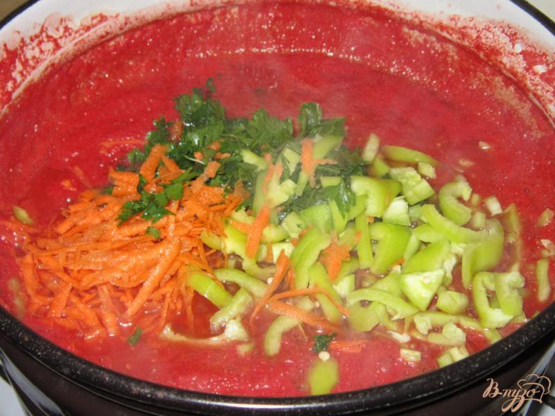 Фото приготовление рецепта: Томат с петрушкой, морковью и болгарским перцем шаг №6