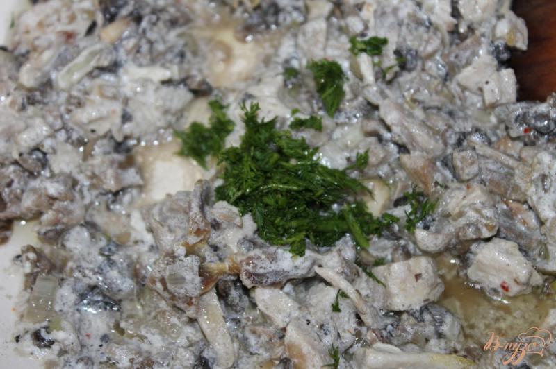 Фото приготовление рецепта: Мясной жульен с зеленью шаг №4