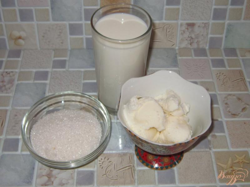 Фото приготовление рецепта: Молочный коктейль с инжиром и бананом шаг №2